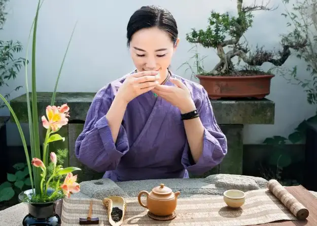 魔都美食打卡指南：上海生活网带你吃遍隐藏级宝藏店 🍜